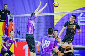 弗兰克在赛后走向球员通道，热刺球迷响起漫天嘘声