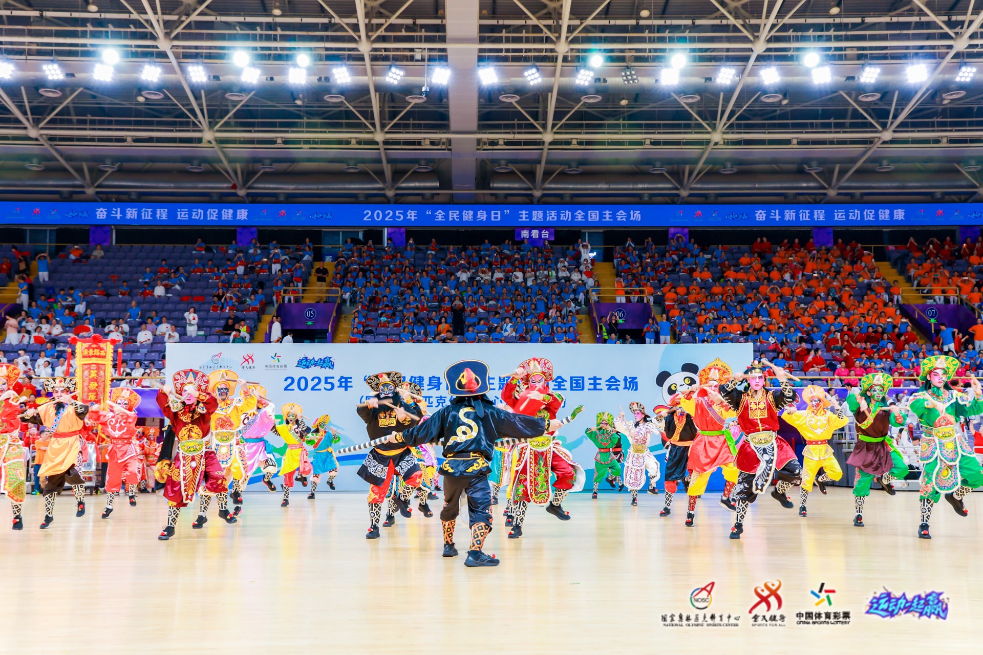 2016年：白袜队吉祥物事件引发讨论，联盟强调球场安保。